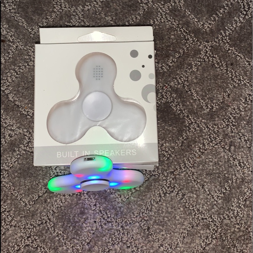 Light up/Bluetooth speaker fidget spinner